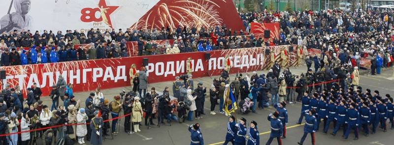 Волгоград отмечает юбилей – 80 лет со дня победы в Сталинградской битве фото Волгоград отмечает юбилей – 80 лет со дня победы в Сталинградской битве картинка