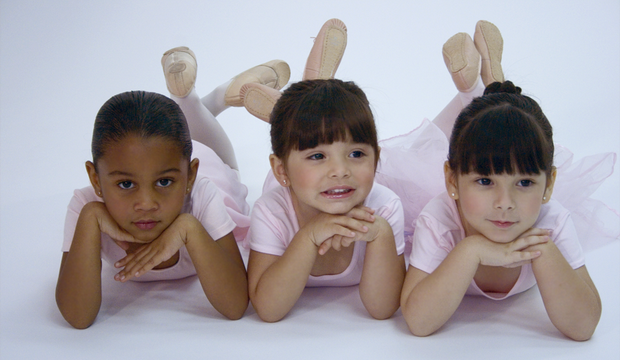 научить своих детей танцу Дети танцуют